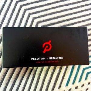 NWOT Pelaton Urban Ears Earbuds-Never Used